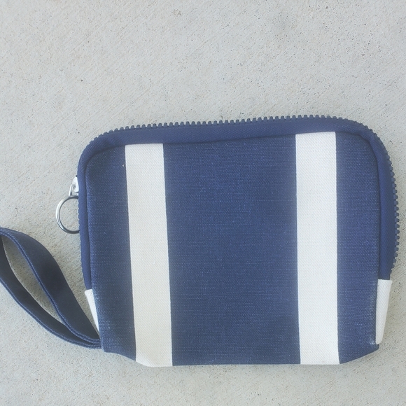 Kérastase Paris French Riviera Bag. - Picture 14 of 14